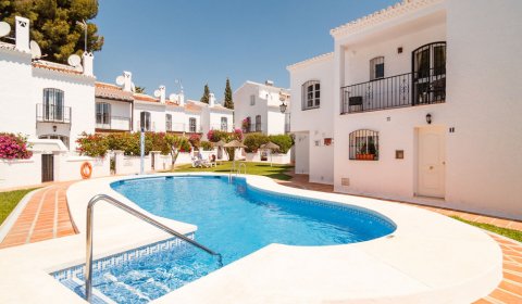NR 316 Casa para 6 personas con piscina comunitaria cerca de Nerja en la Costa del Sol