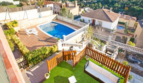 BL 812 Villa for 9 persons with a private pool and sea views in Blanes on the Costa Brava