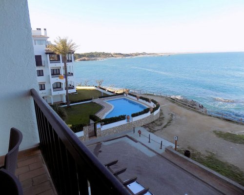 Moderne Ferienwohnung in l`Escala Costa Brava mit Schwimmbad