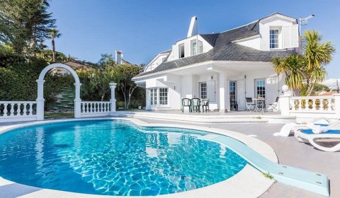 BL 819 Exclusive villa for 9 persons with private pool and sea views in Blanes Costa Brava