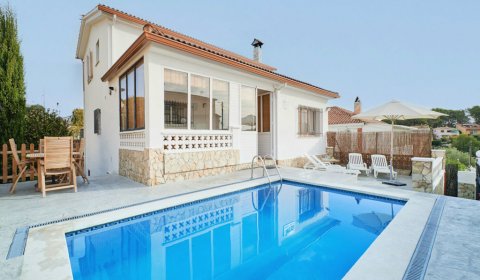 BL 902 Villa pour 10 personnes avec une piscine privée à Blanes sur la Costa Brava