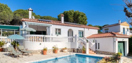 EC 618 Moderne Ferienvilla für 6 Personen mit einem privaten Pool in l'Escala an der Costa Brava