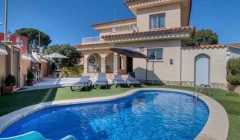 EC 814 Casa para 8 personas con una piscina privada en l'Escala en la Costa Brava