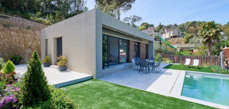 LL 631 Moderne Ferienvilla für 6 Personen mit einem privaten Pool bei Lloret de Mar an der Costa Brava