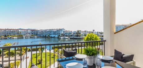 AM 121/2 Modern apartment for 2/3 persons with swimming pool in Empuriabrava on the Costa Brava