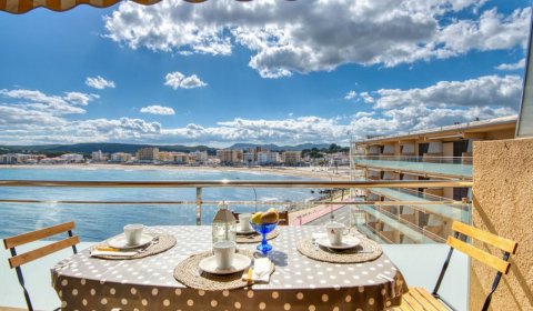 EC 105/2 Apartamento vacacional para 2/4 personas con vistas al mar en la playa de l'Escala en la Costa Brava