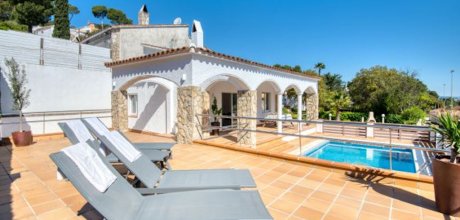 PP 408 Villa de vacances moderne pour 4 personnes avec une piscine privée à Playa de Pals sur la Costa Brava