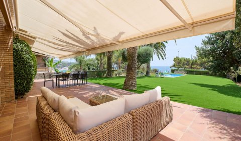 LL 845 Exclusiva villa para 8 personas con piscina privada y vistas al mar en de Lloret de Mar en la Costa Brava