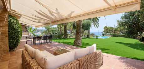 LL 845 Exclusive holiday villa for 8 pesons with private pool and sea views in Lloret de Mar on the Costa Brava