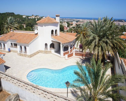 Exklusive Turmvilla in Dénia mit Pool 
