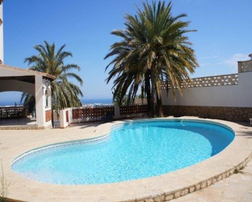 Exklusive Turmvilla in Dénia mit Pool 