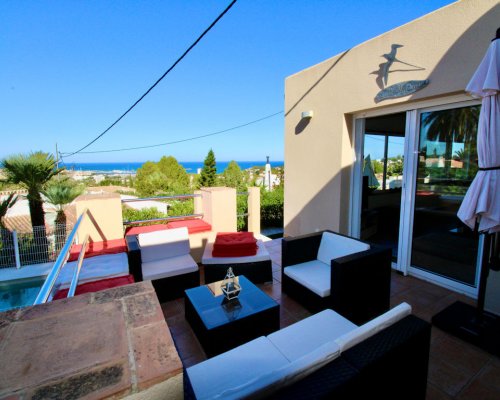 Genießen Sie Ihren Urlaub in Dénia an der Costa Blanca in dieser großzügigen Ferienvilla für 8 Personen – mit privatem Pool und Meerblick.