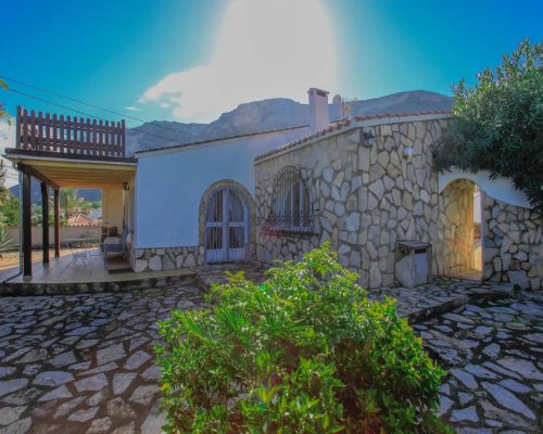 Ferienhaus mit Pool und Kinderrutschbahn mieten in Dénia – Costa Blanca, Spanien