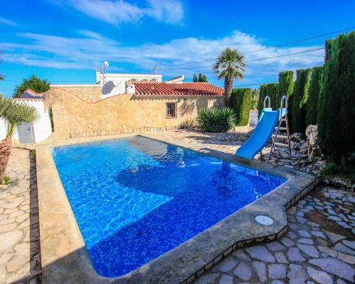 Ferienhaus mit Pool und Kinderrutschbahn mieten in Dénia – Costa Blanca, Spanien