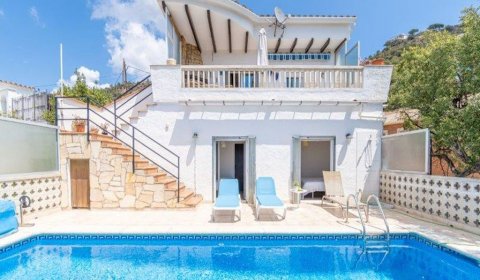 RS 631 Modern holiday villa for 6 persons with private pool and sea views in Rosas on the Costa Brava