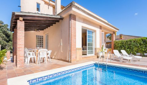 BL 807 Modern villa for 8 persons with a private pool in Blanes on the Costa Brava