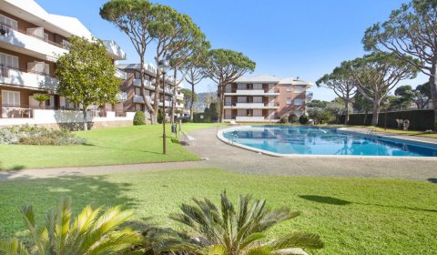 PA 136/4 Luxury Holiday Apartment for 6 persons with Swimming Pool in Calella de Palafrugell, Costa Brava, Near the Beach