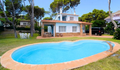 PP 914 Exclusive holiday home near the beach for 10 persons with private pool and sea views on Playa de Pals on the Costa Brava