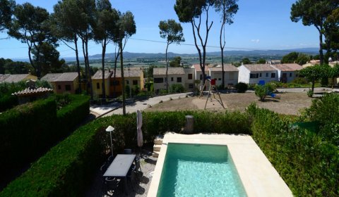 ES 408 Villa moderne pour 4 personnes avec une piscine privée et vue sur la mer à l`Estartit sur la Costa Brava