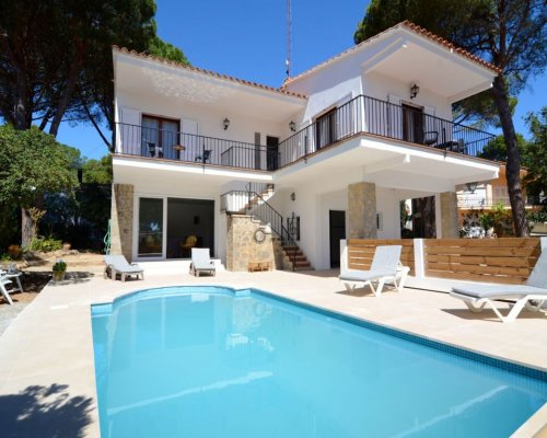 Strandnahes Ferienhaus Costa Brava mit Pool mieten