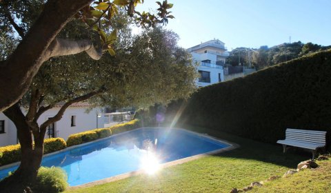 LA 141/3 Appartement pour 4 personnes avec vue sur la mer et piscine à Llanca Costa Brava