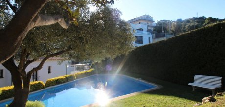LA 141/3 Appartement pour 4 personnes avec vue sur la mer et piscine à Llanca Costa Brava