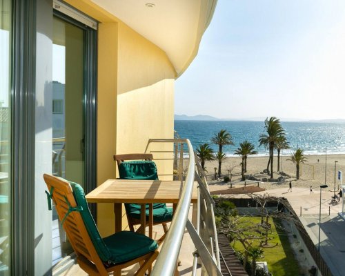 Roses Costa Brava – Apartment direkt am Strand mit Pool und Meerblick