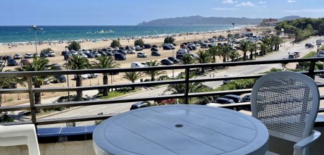 ES 132/2 Holiday apartment for 4 persons in the 1st row of the beach of l'Estartit on the Costa Brava