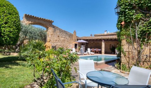 CA 904 Exklusives Landhaus für 8 Personen mit privatem Pool im Landesinneren von Katalonien an der Costa Brava
