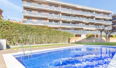 LL 106/1 Moderne Ferienwohnung für 2/4 Personen mit einem Swimmingpool bei Lloret de Mar in Fenals