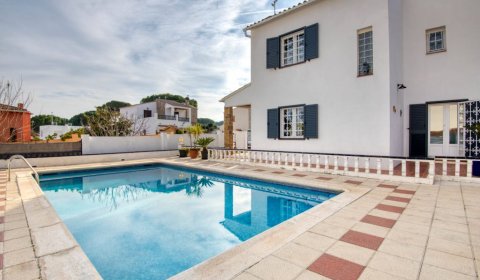 EC 625 Modern holiday villa for 6 person with private pool in L’Escala – Costa Brava – Spain