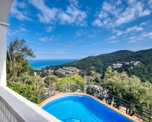 Mediterrane Ferienvilla Pool und Meerblick Costa Brava mieten