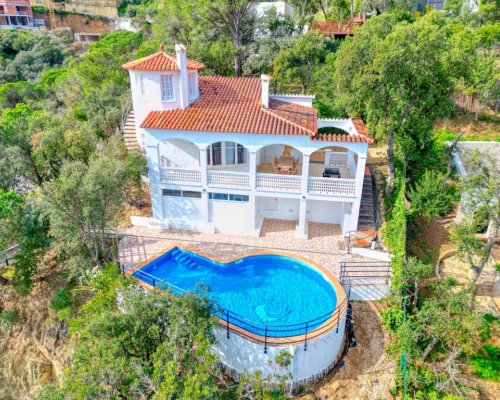 Mediterrane Ferienvilla Pool und Meerblick Costa Brava mieten