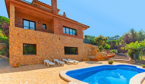 LL 822 Villa moderna para 8 personas con piscina privada y vistas al mar en Cala Canyelles en la Costa Brava