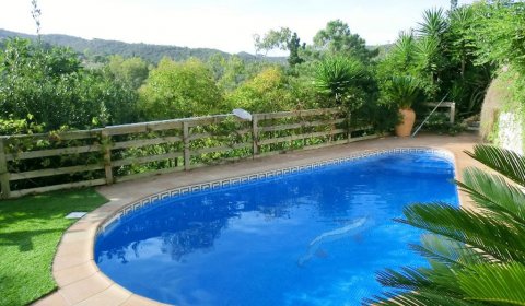 LL 811 Villa para 9 personas con una piscina privada cerca de Lloret de Mar en la Costa Brava