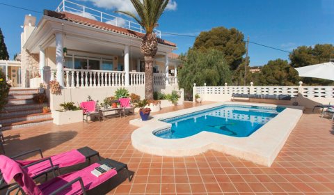 AP 619 Exclusiva villa para 6 personas con una piscina privada en Alfaz Del Pi en la Costa Blanca